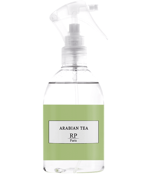 Spray Textile Arabian Tea RP Paris, ajoutant une touche exotique et sophistiquée à votre intérieur.