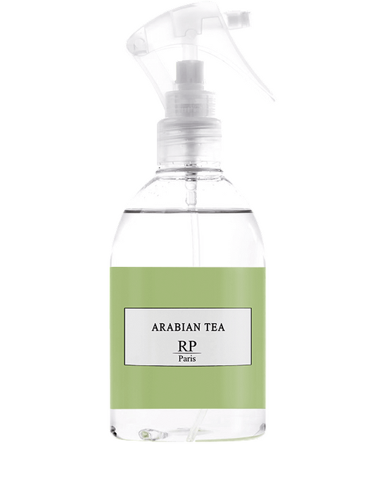 Spray Textile Arabian Tea RP Paris, ajoutant une touche exotique et sophistiquée à votre intérieur.